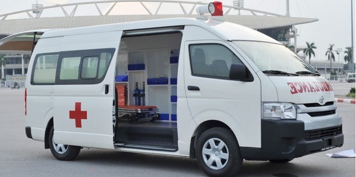 Toyota Hiace cứu thương nóc cao