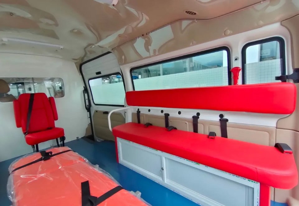 Băng ghế người nhà và đội ngũ y tế ford transit cứu thương, Xe cứu thương Ford Transit