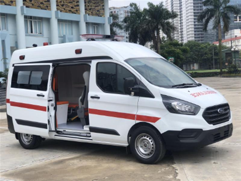 Giá xe cứu thương Ford Transit